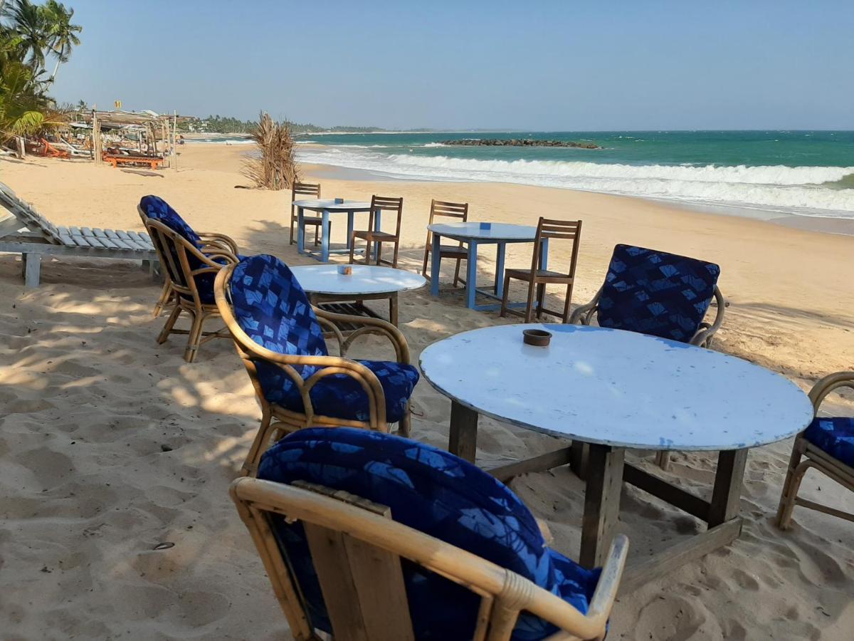 Отель Lobster Beach Тангалла Экстерьер фото