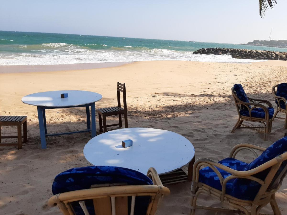 Отель Lobster Beach Тангалла Экстерьер фото