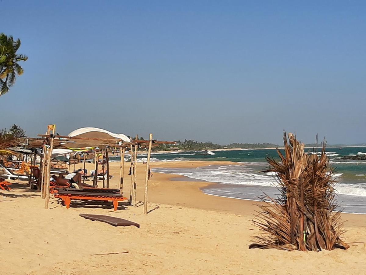 Отель Lobster Beach Тангалла Экстерьер фото
